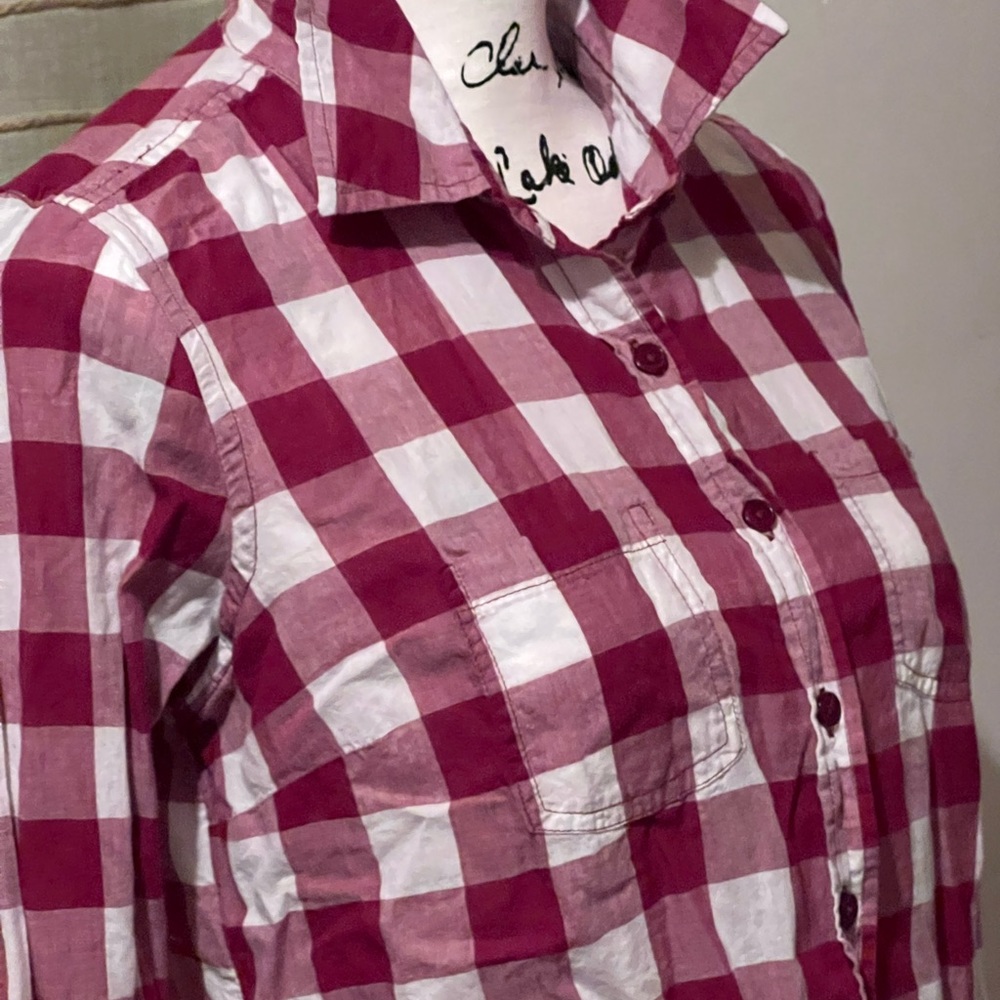 Womens preowned shirt very comfortable and sporty